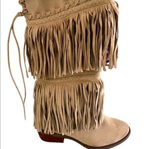 🔥NWT, Suede tan fringed boots, size 6 1/2, zip side.